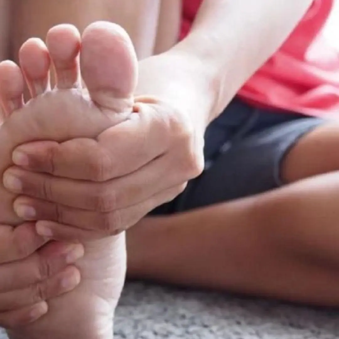 6 sinais frequentemente ignorados nos seus pés que podem alertar para do.enças perig.osas