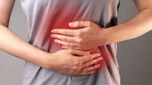 Dor após comer? 5 doenças que podem estar por trás do sintoma