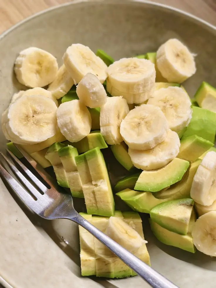 15 benefícios surpreendentes de começar o dia com banana e abacate no café da manhã