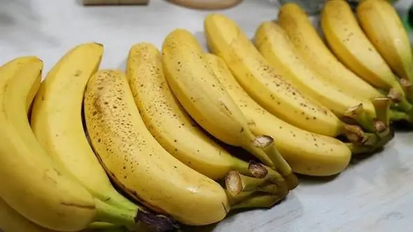 Comer uma banana antes de deitar pode surpreender você — veja o motivo