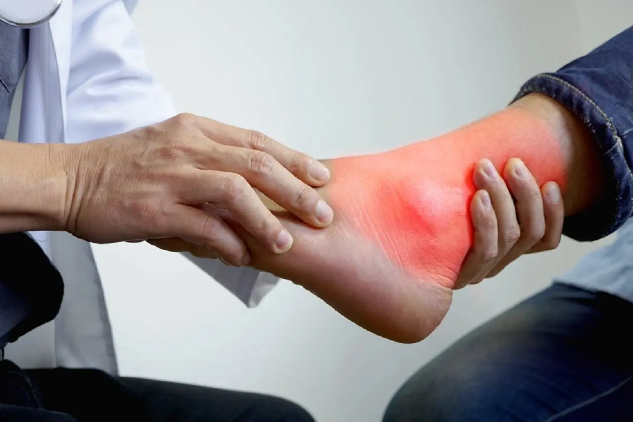 5 alterações nos pés que podem merecer atenção quando o assunto é a saúde dos rins
